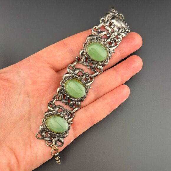 Vintage Silver Tone Repousse Metal Green Nephrite Floral Panel Bracelet 6.5-6.75 - Picture 5 of 13